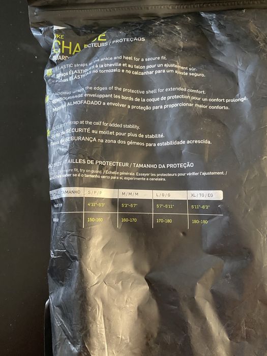Protectii Nike fotbal L si XL
