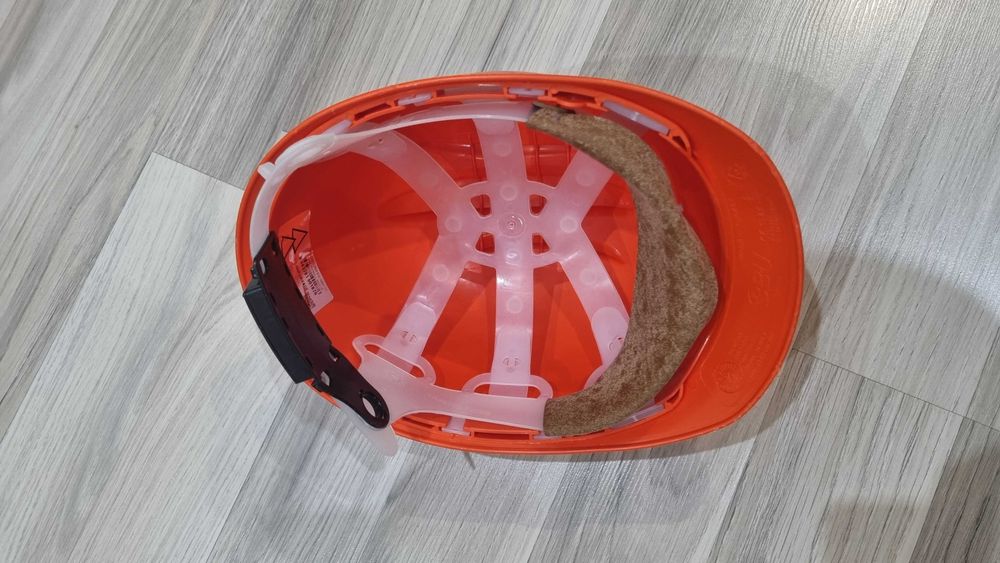 работна каска ,оранжева