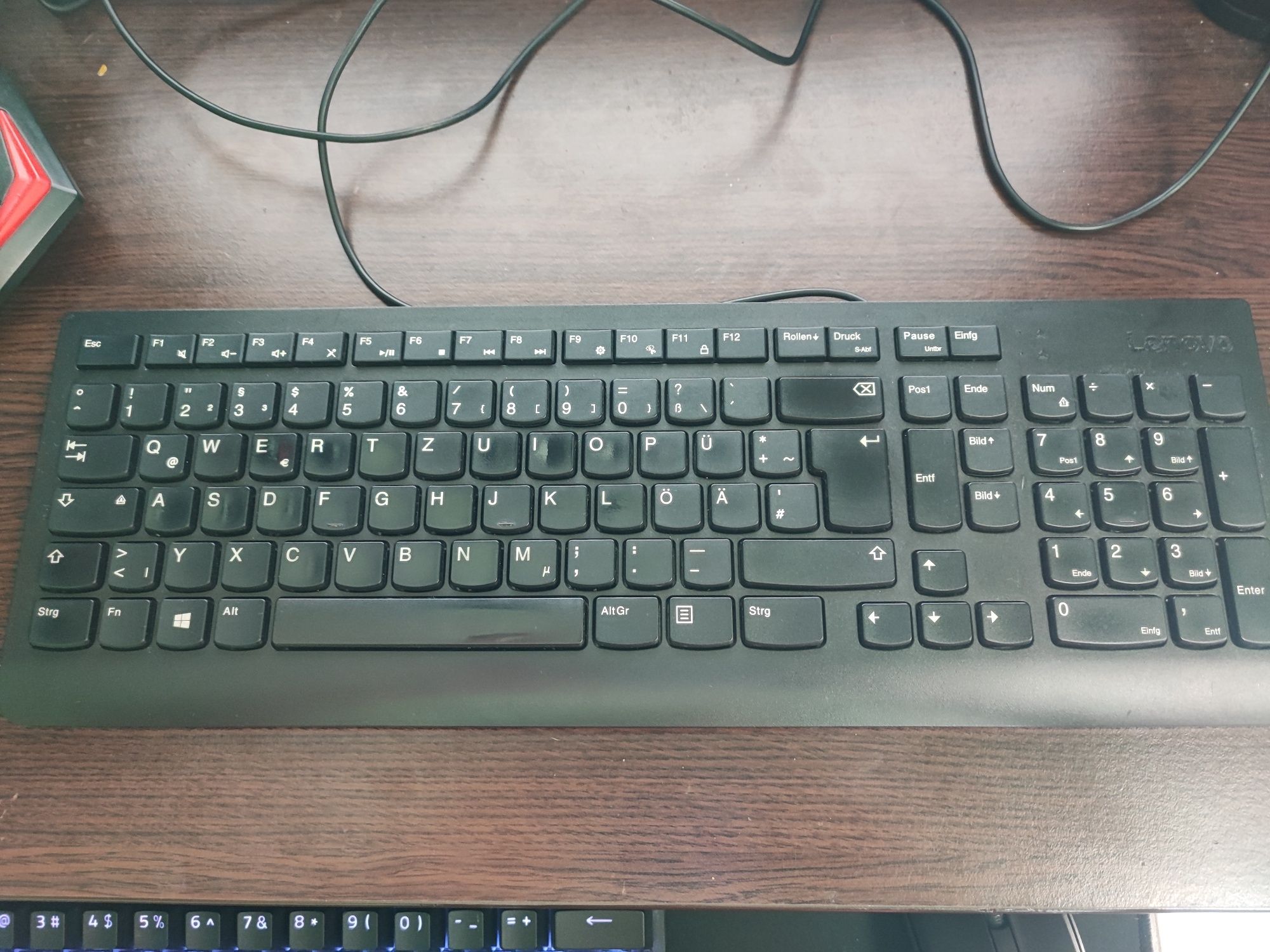 Продавам клавиатура lenovo