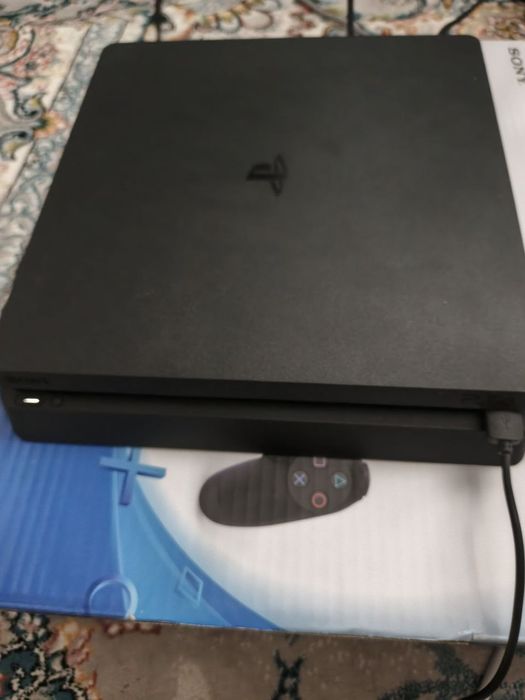 Продам свой PlayStation 4 500gb