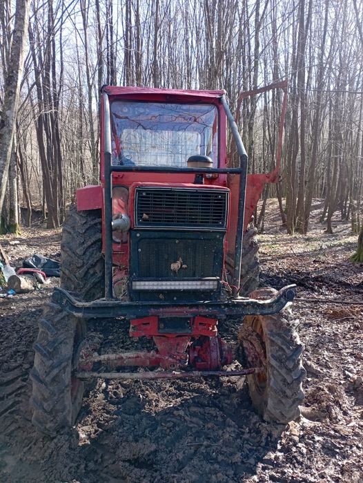 Vând tractor forestier
