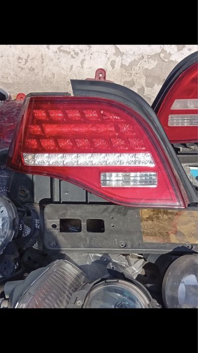 Nexsa 2 ga orqa mers fara faqat 1 tarafi butun