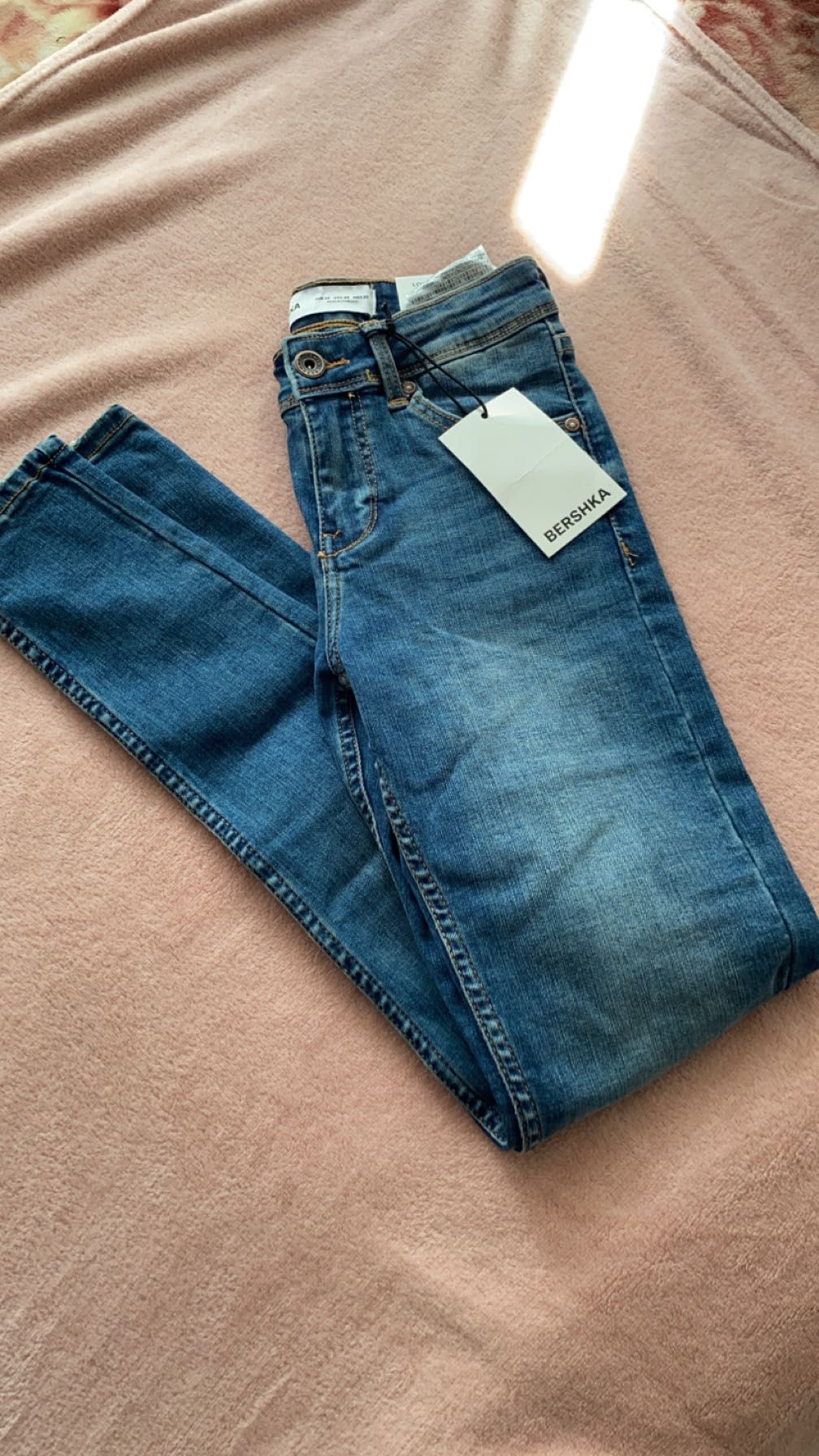Дамски дънки на bershka