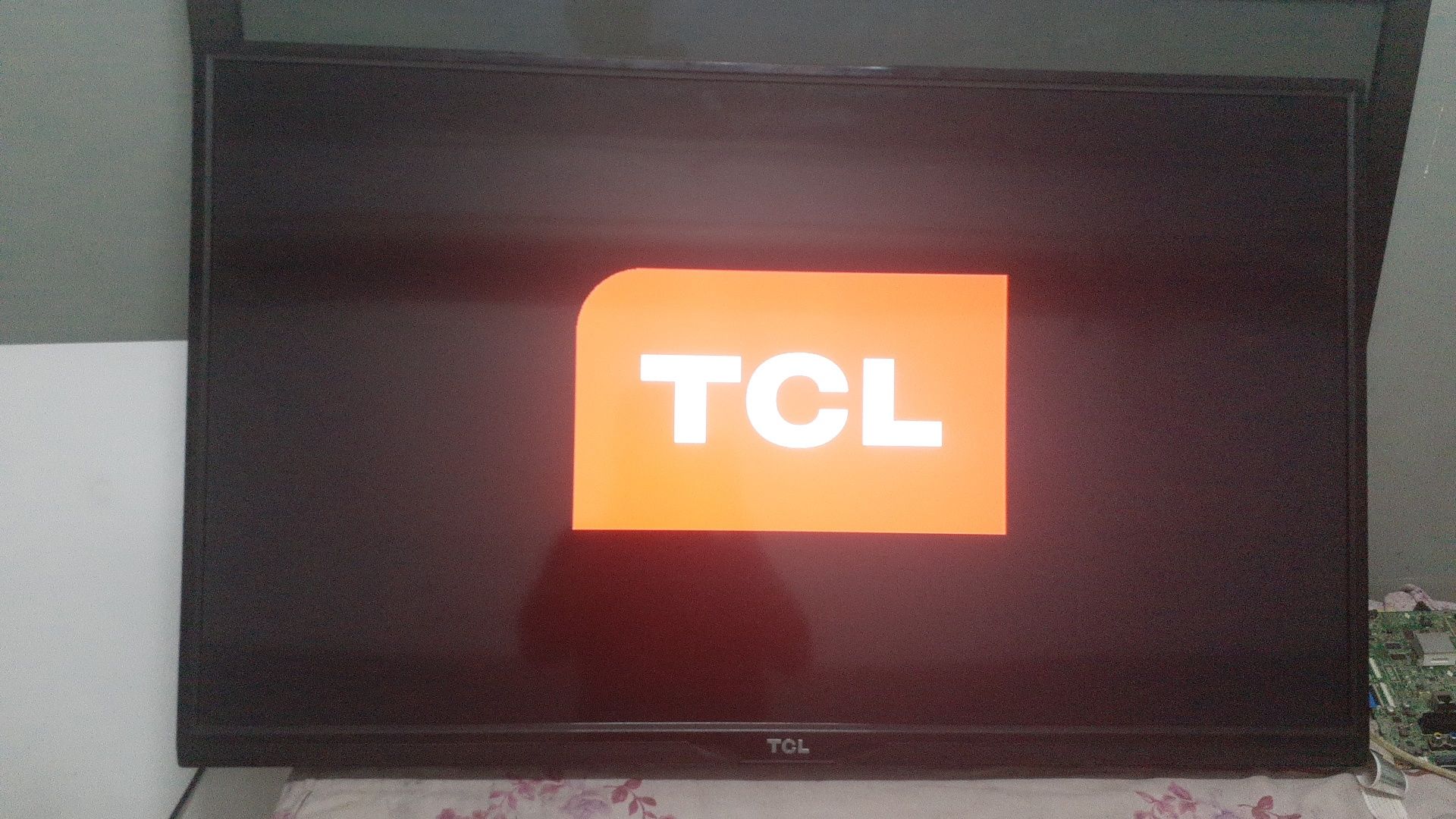 Продам телевизор TCL 48 дюйма,в наличий 6 штук    (121 сантиметров)