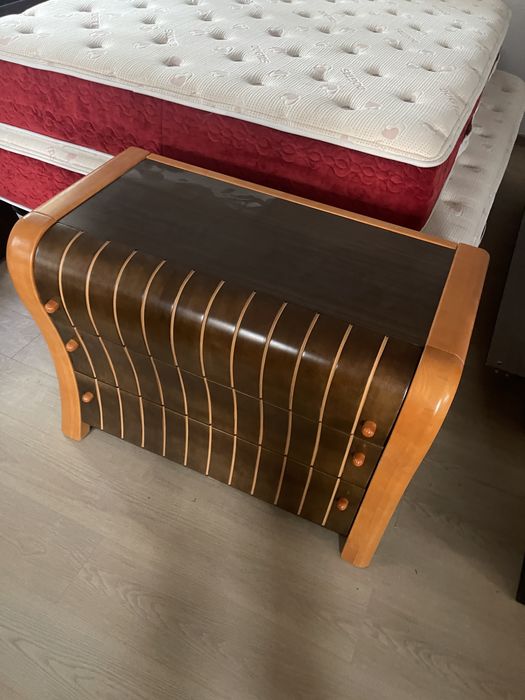 Dormitor lemn masiv si mobila de living