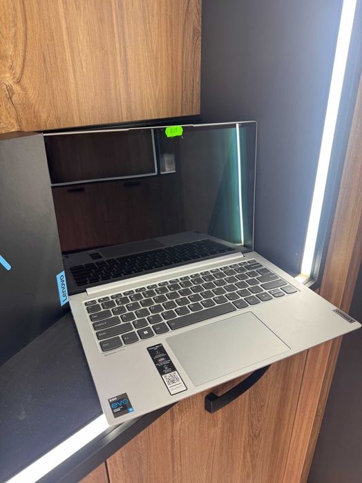 Garantie 24 Luni Lenovo Yoga Slim i5-11320H/512GB SSD/16GB RAM Cashbox