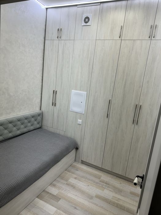 Квартира 2 в 3 на третьем этаже кирпичного дома.