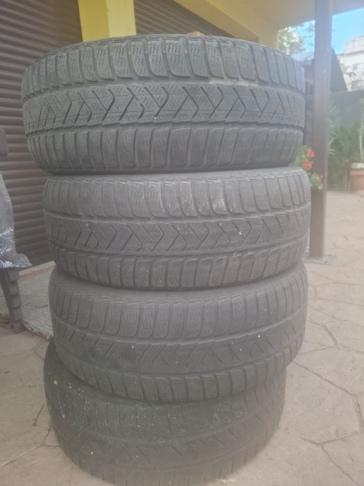 Cauciucuri de iarna  215 55 R17  94H M+S