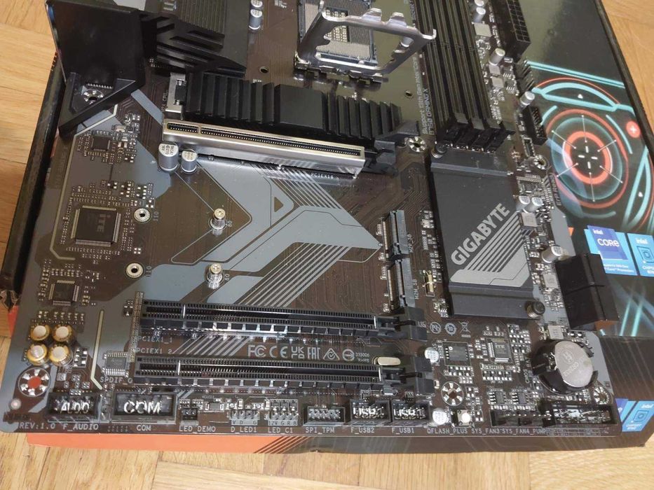 Intel Core i5 12600KF + Gigabyte B760 Gaming X DDR5