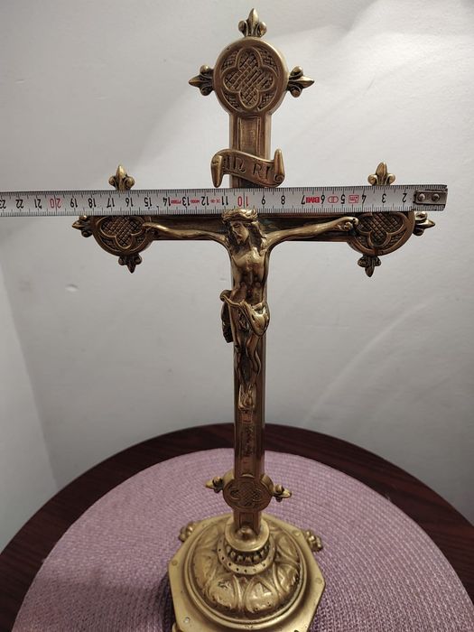Crucifix din bronz