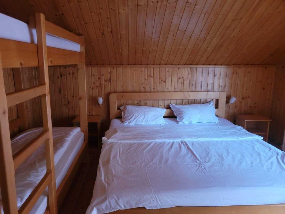 Cabana  cu ciubar  libera revelion