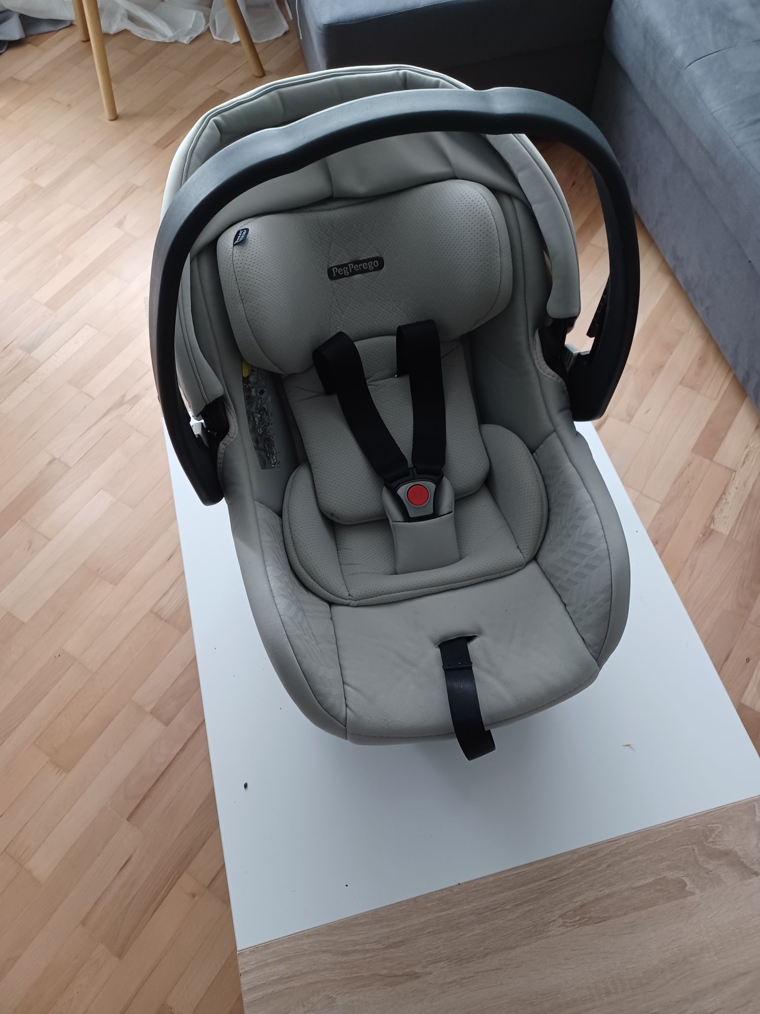 Бебешка количка Peg perego 3 в 1 + база