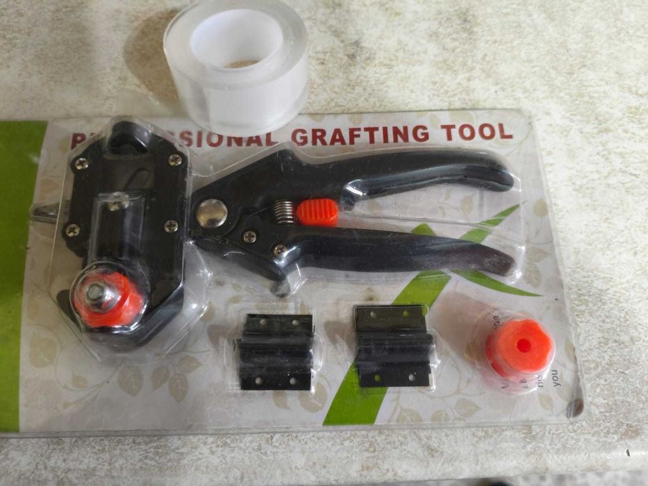 Прививатель и прививочная лента