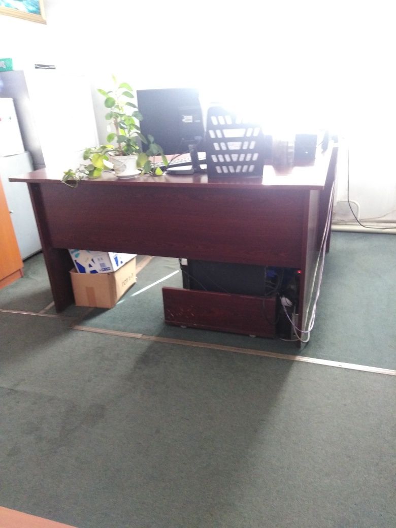 Распродажа офисной мебели стол тумба салазка для процессора все в отли