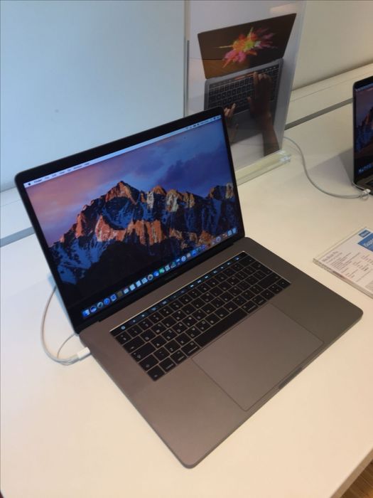 Macbook pro 2018 15’5-inch 32/1024  gb xolati 10/10 profesonal macbook