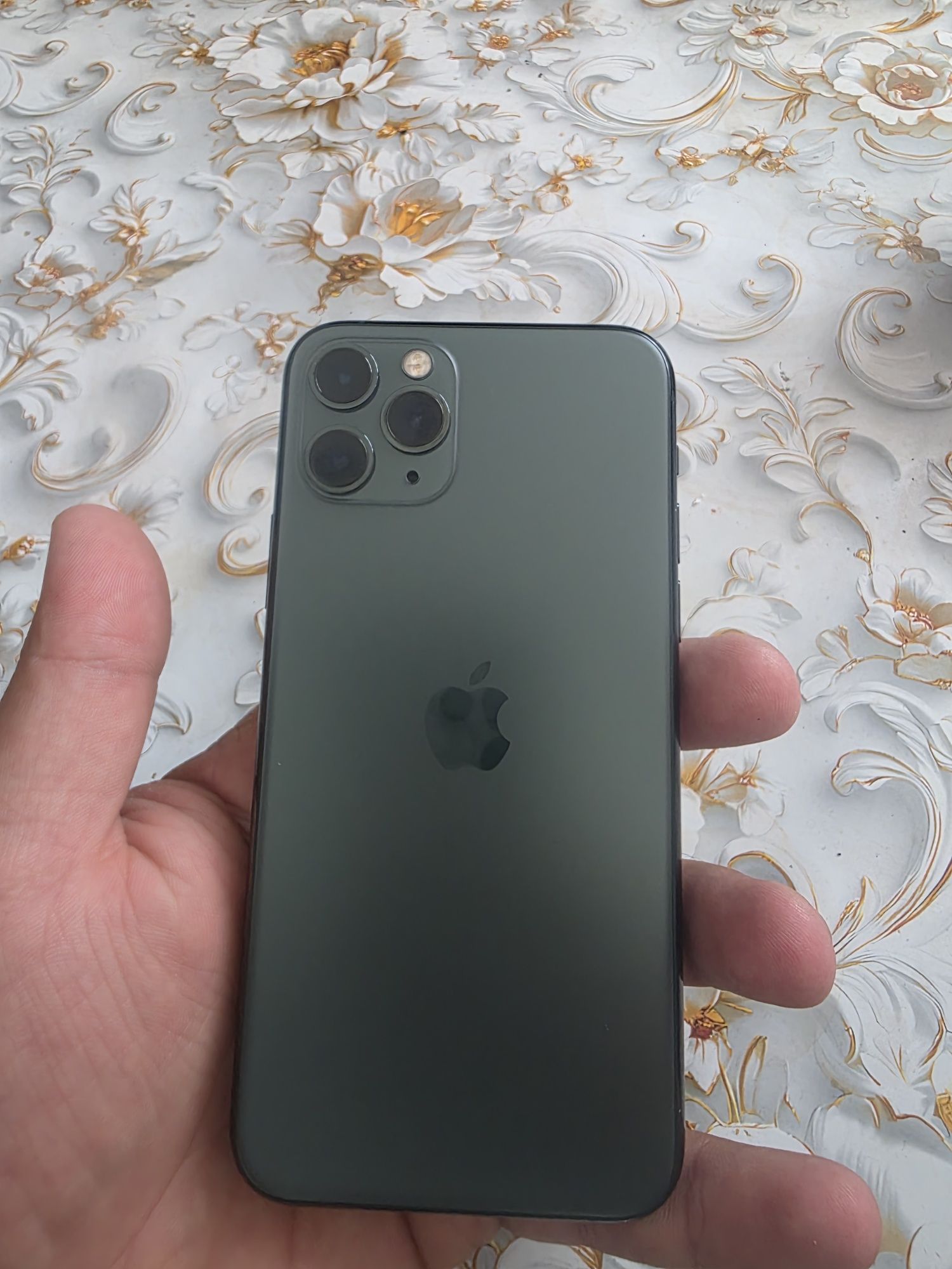 Iphone 11 pro sotiladi sastayaniyasi ideal