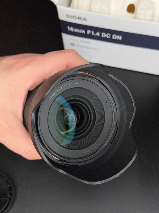 Sigma 16mm F1.4 DC DN | Contemporary за Sony E-Mount – Топ Състояние!