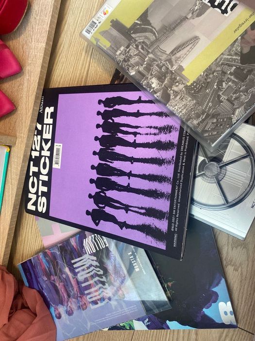 Kpop albums with inclusions