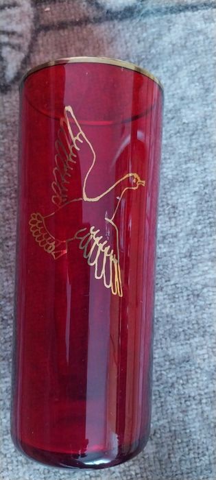 Красива стъклена ваза