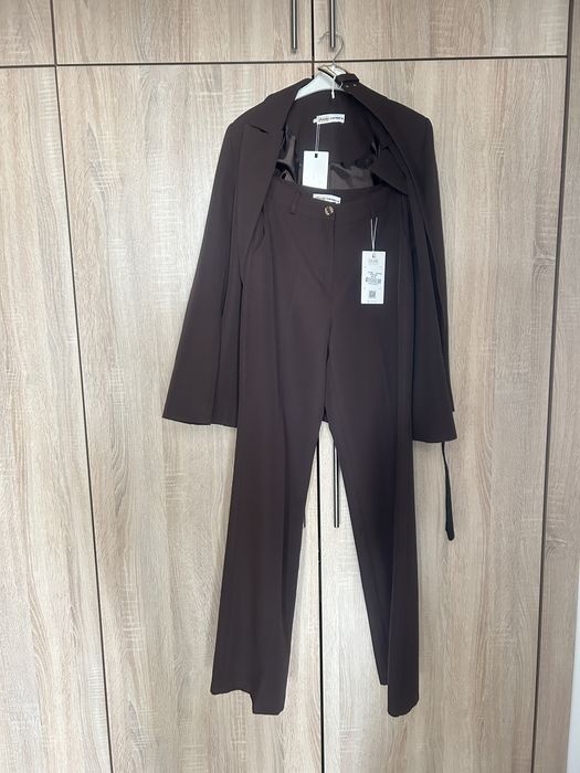 Елегантен дамски костюм