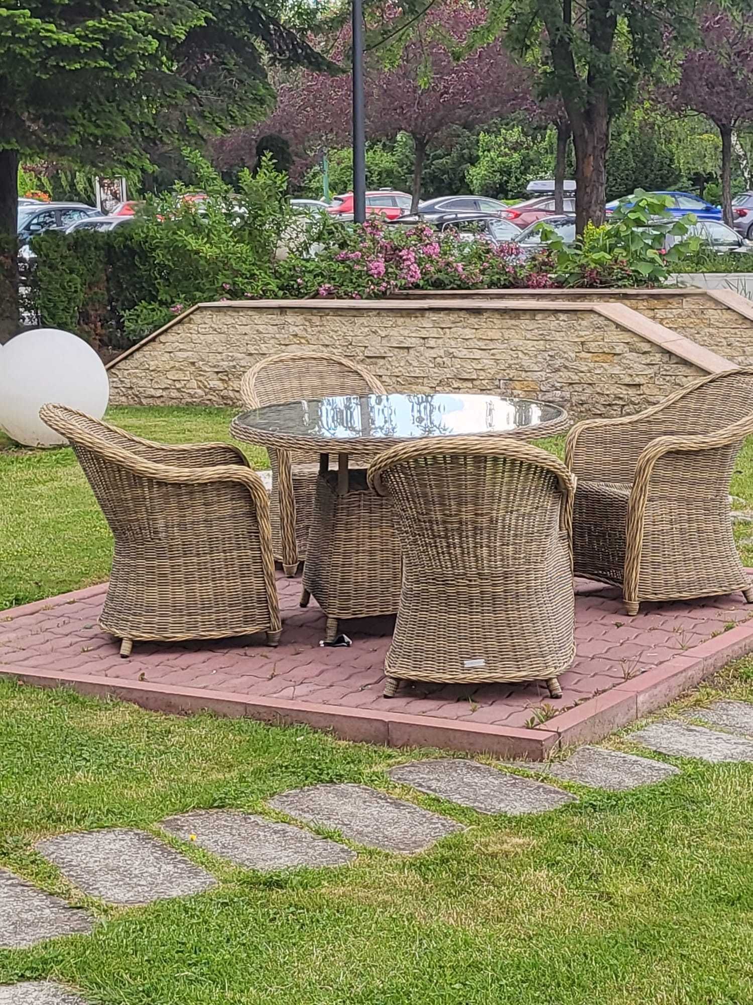 Set mobilier gradina masa + scaune/fotolii