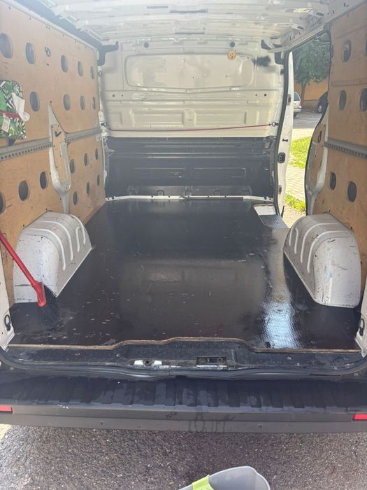 Vand opel vivaro an 2016 sau schimb cu autoturism