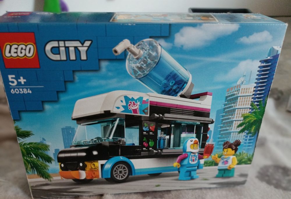 Vând LEGO® City - Camioneta-pinguin
