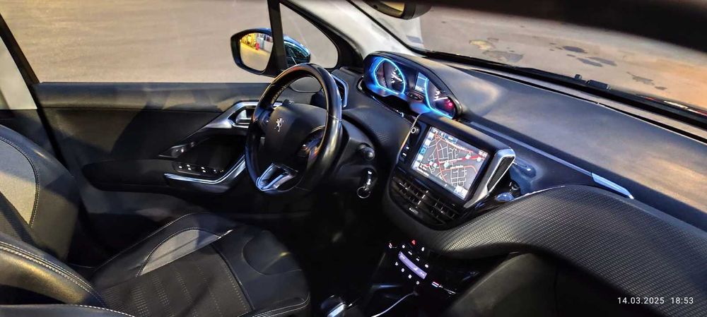 Лек автомобил Peugeot 2008 1.5 blue HDI
