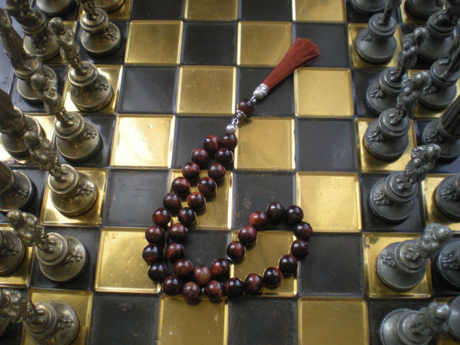 Броеница от полускъпоценни камъни цена