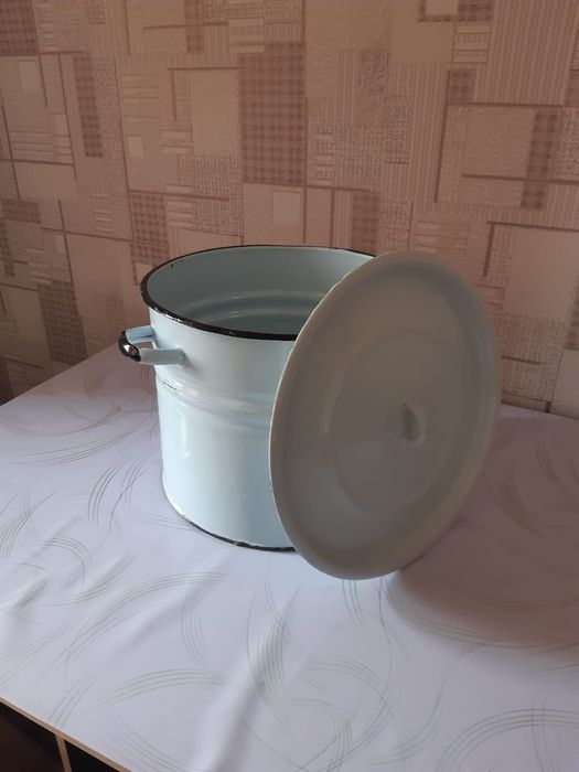 Продам, эмалированную кастрлю.