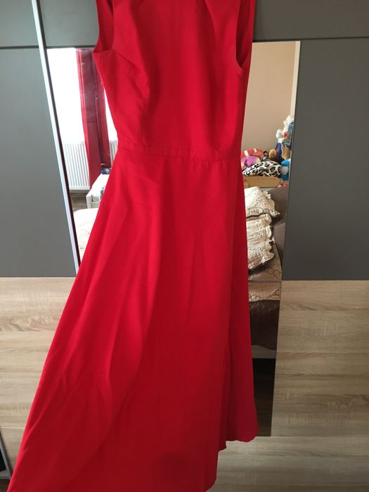 Rochii de seara rosu si albastru