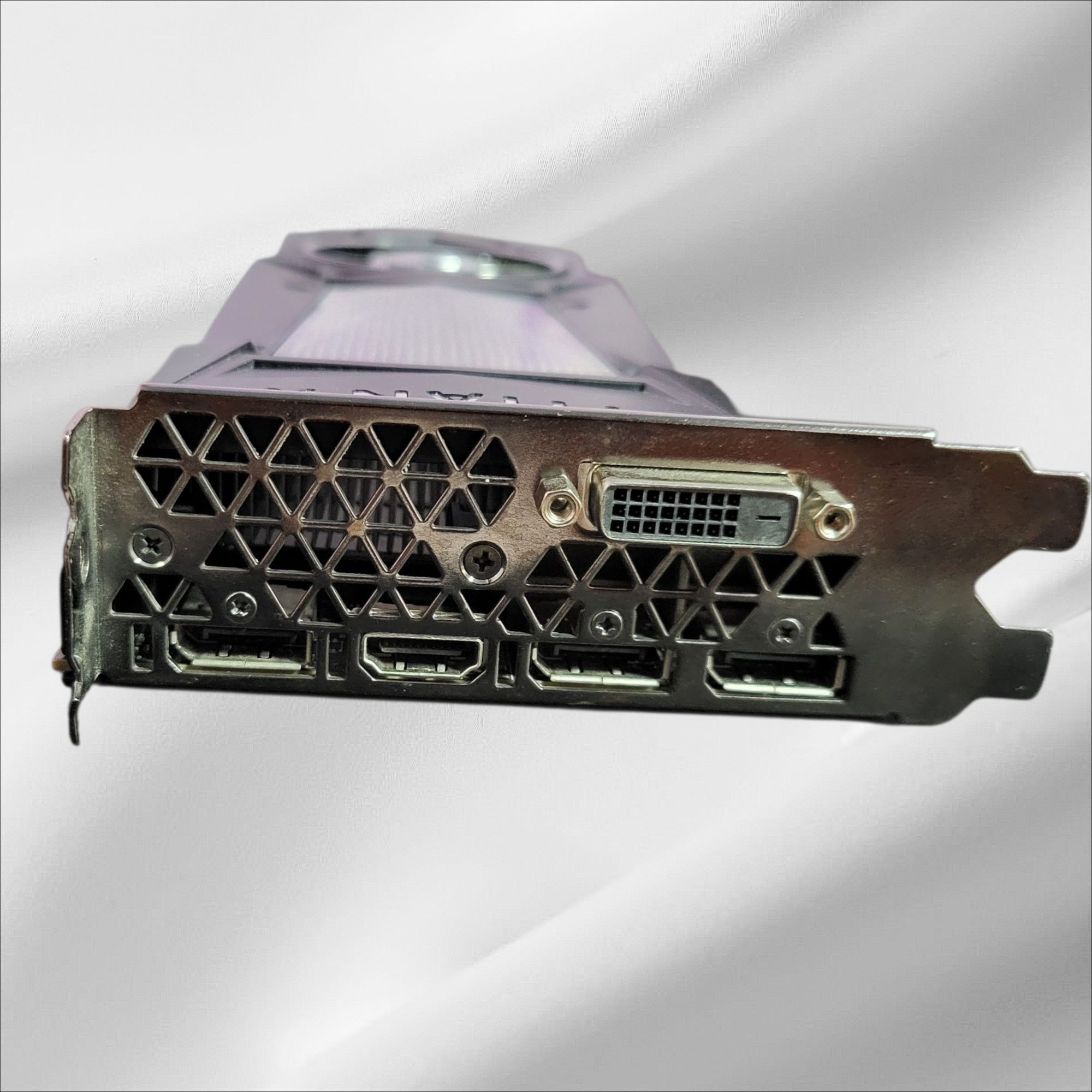 Продам видеокарту GE FORCE TITAN X PASCAL 12 GB