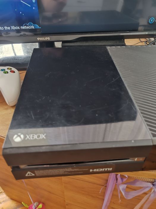 2X Xbox one 500 GB +оригинален безжичен джойстик+2ве хитови игри!