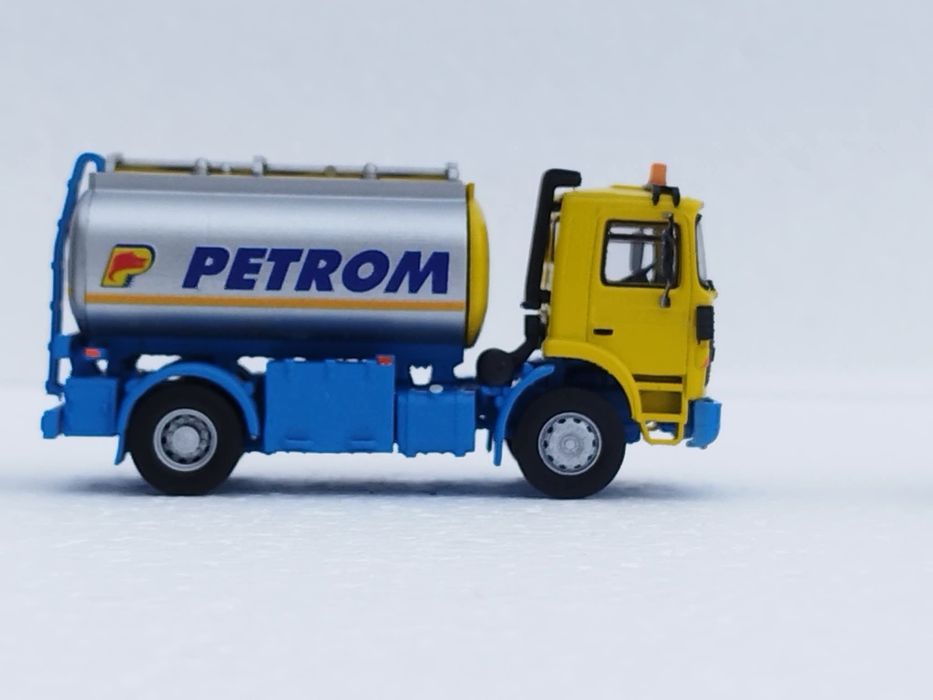 Set camioane Petrom scara HO macheta 1 87 trenulet diorama
