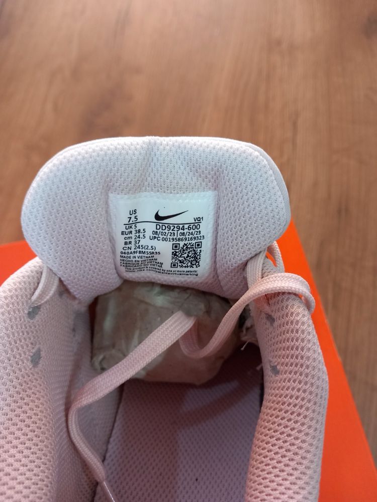 Маратонки Nike 38,5