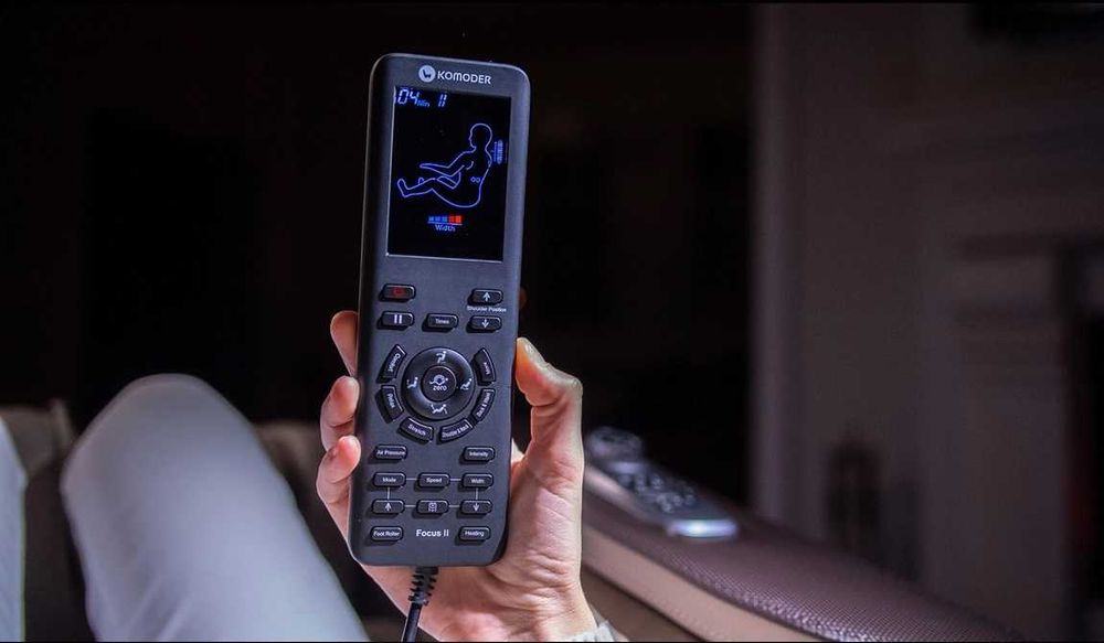 Nou Fotoliu de masaj FOCUS II KOMODER cu 12 Programe de masaj negru