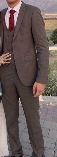 Мужской костюм серый цвет