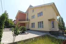 Vând casă S+P+E+M în Hunedoara, zona Chizid, teren 390mp, garaj...