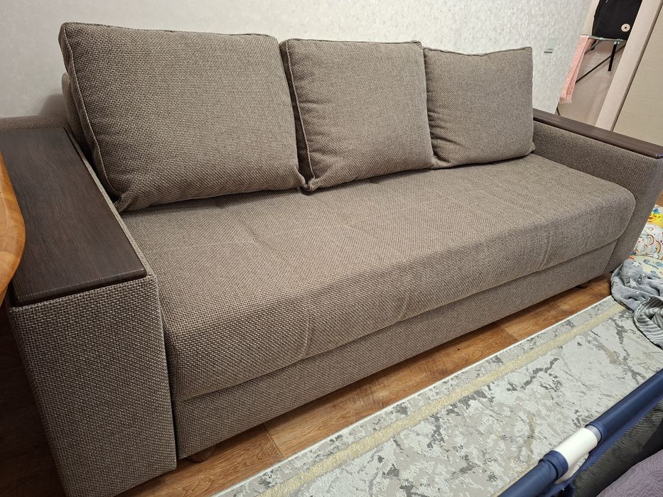 Продаётся диван в хорошем качестве