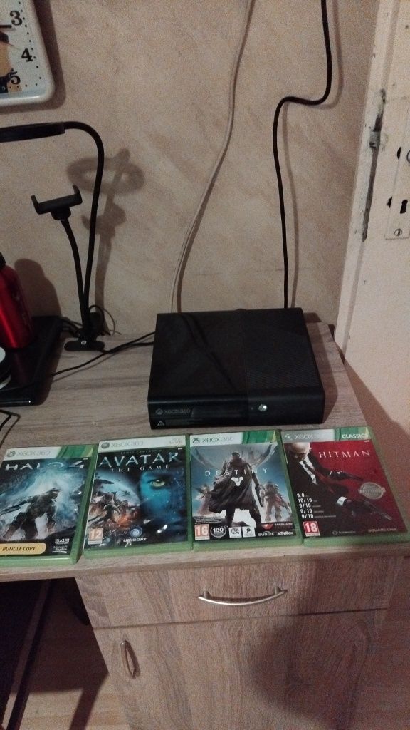 Xbox 360 с 4 игри