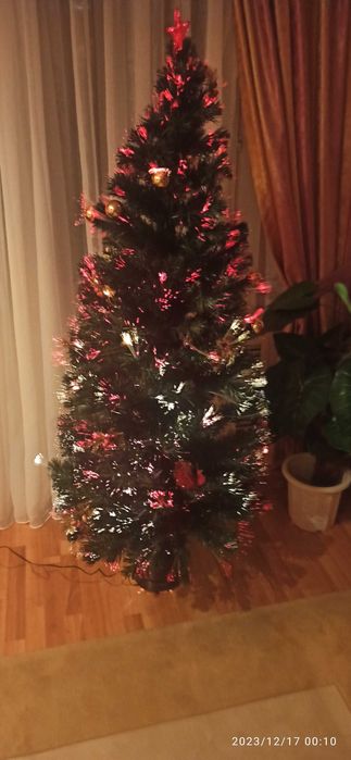 Ёлка красивая                                            .