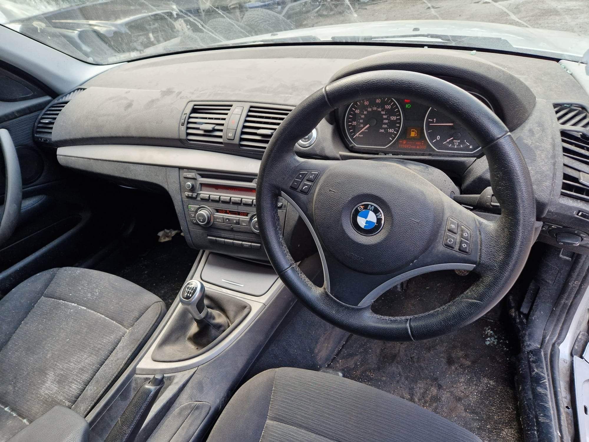 BMW E87 116D 116кс Facelift ръчка НА ЧАСТИ!