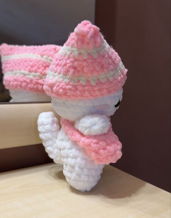 Ръчно плетено коте от мека плюшена прежда