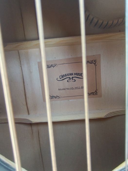 Gitara sotiladi xali yangi aybi yuq giloflariyam bor
