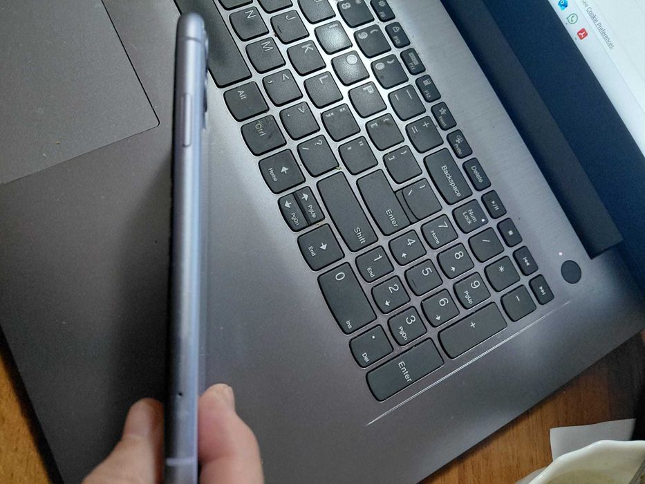 iPhone 11 128GB mov –  defect, doar pt pentru piese