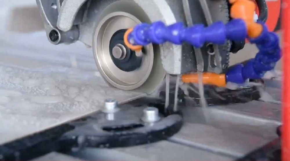 Алмазный запил керамогранита под 45 градусов изготавливаем раковины