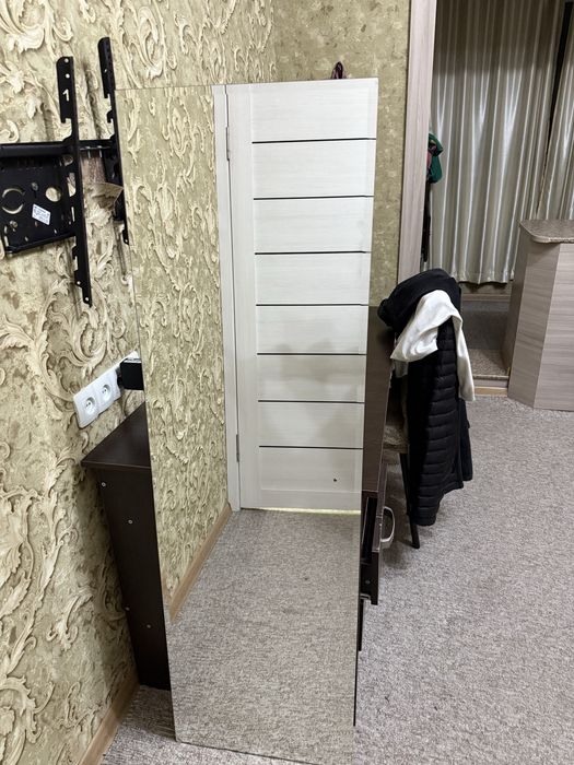 Зеркало настенное, в отличном состоянии