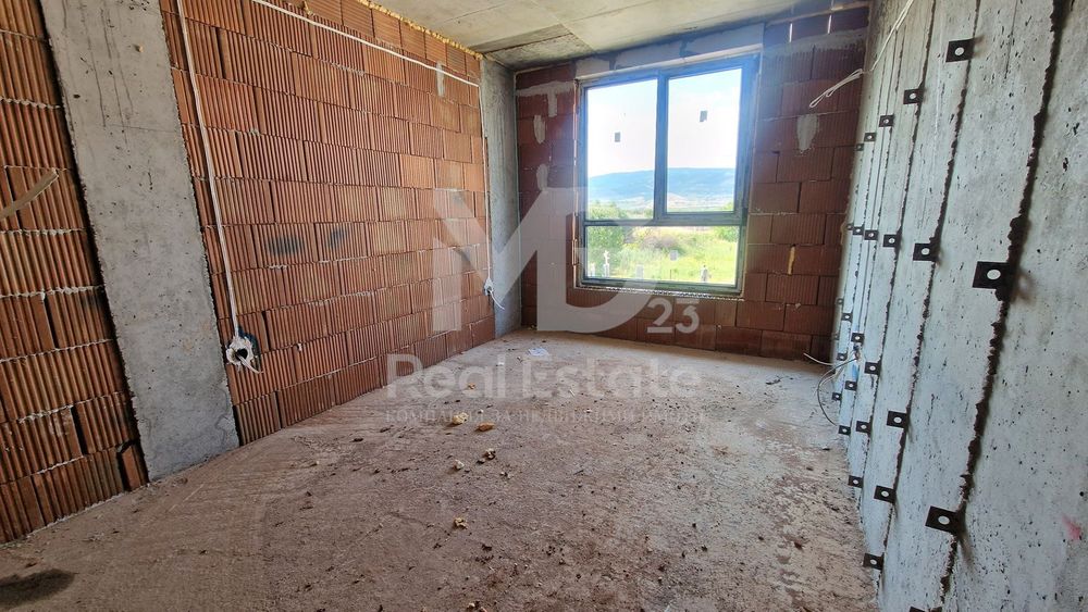 Двустаен с Акт 14 и ПАРКОМЯСТО в Остромила!