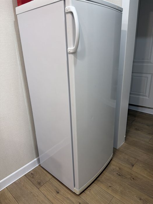 Продам морозильную камеру