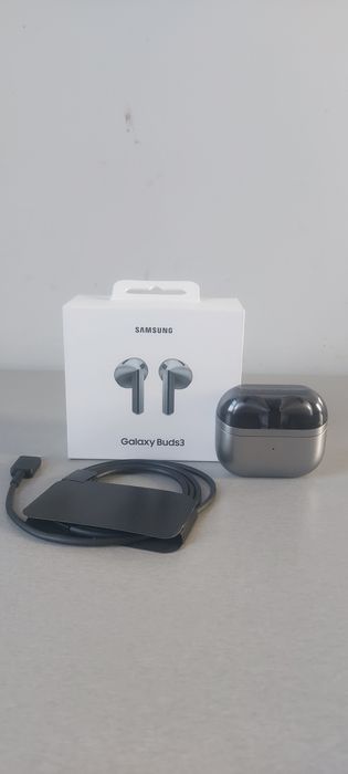 Самсунг бадс3  имееться весь комплект